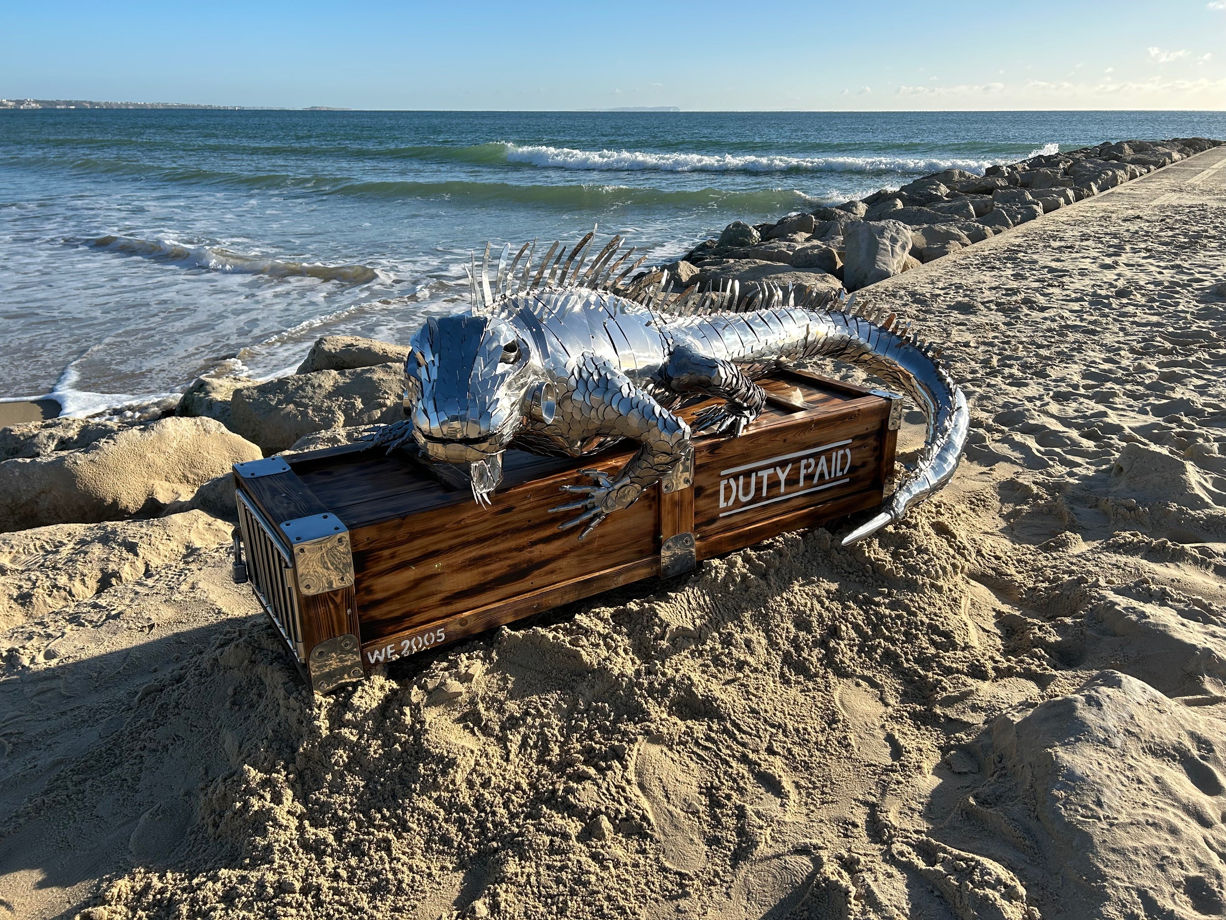 giant_lizard_sclupture_wild_edge_sculptures